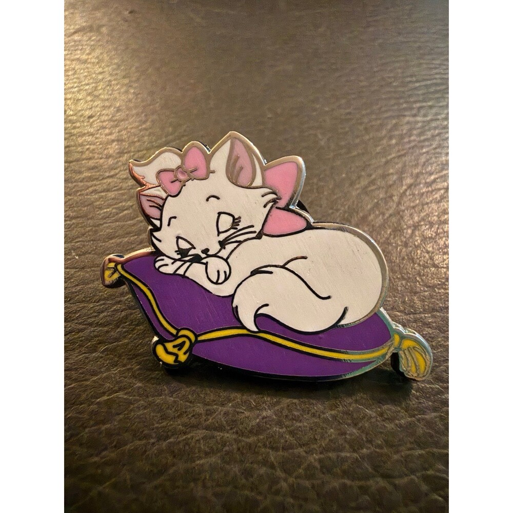 Disney "Sweet Dreams" mystery pin showing Marie from The Aristocats